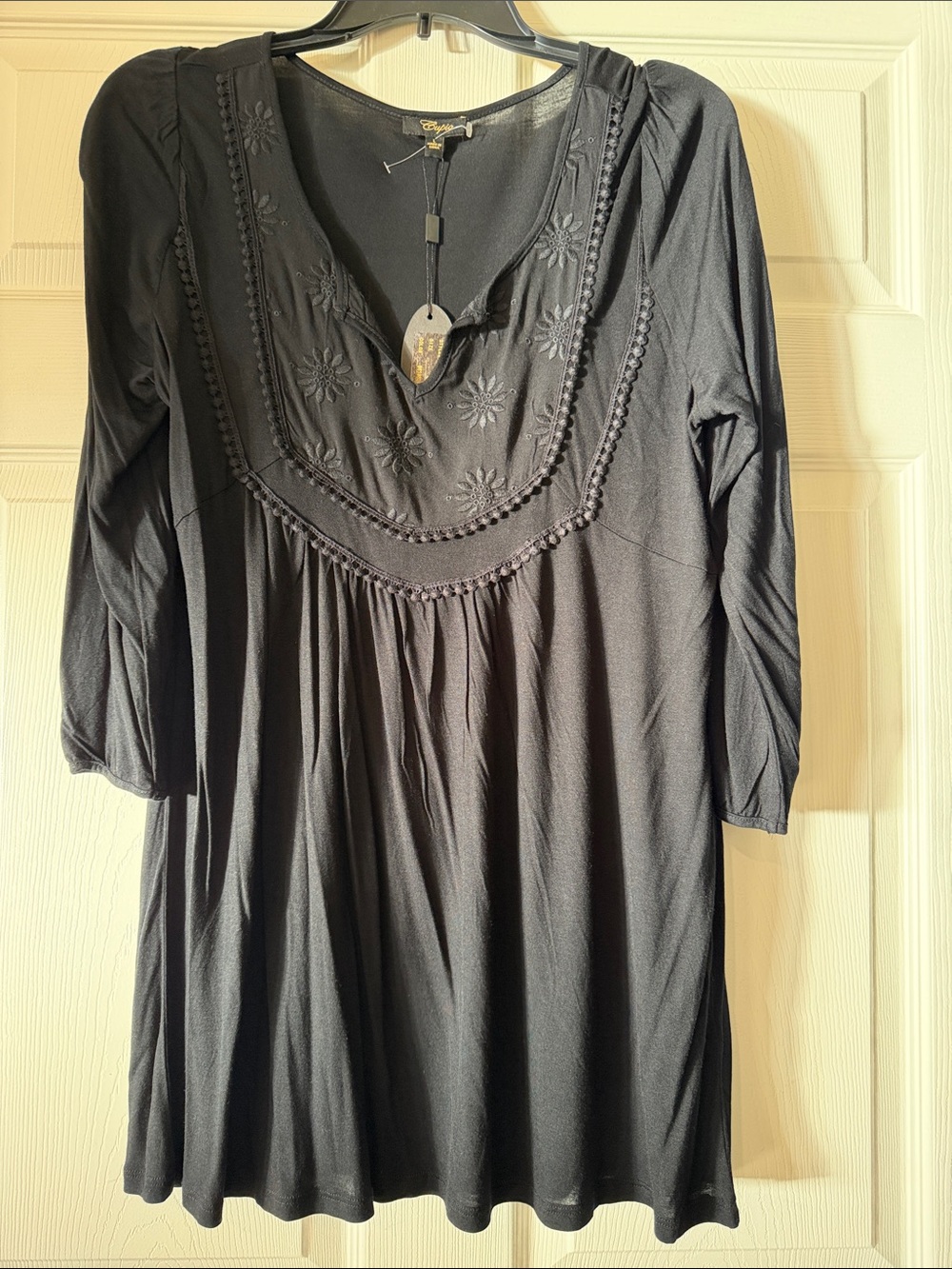 Cupio Black Embroidered Scoop-Neck Tunic Top